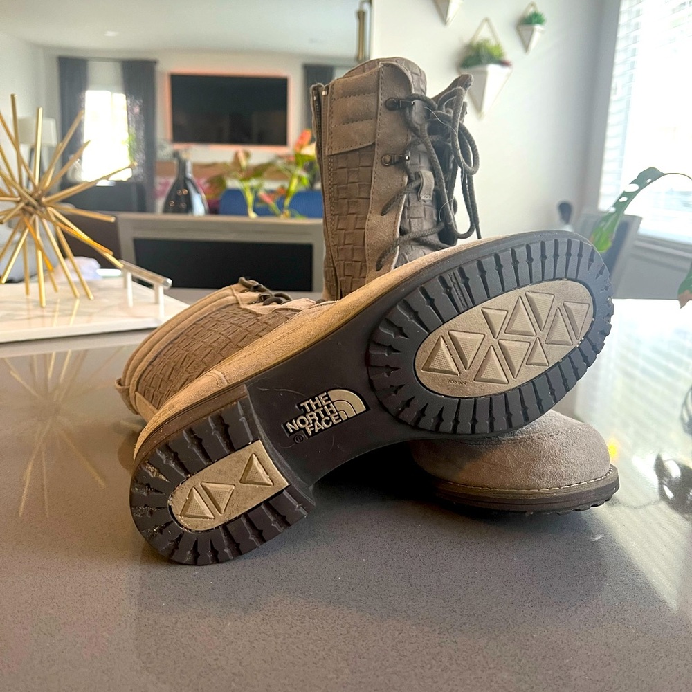 The North Face Snow Hiking Boots Size 7